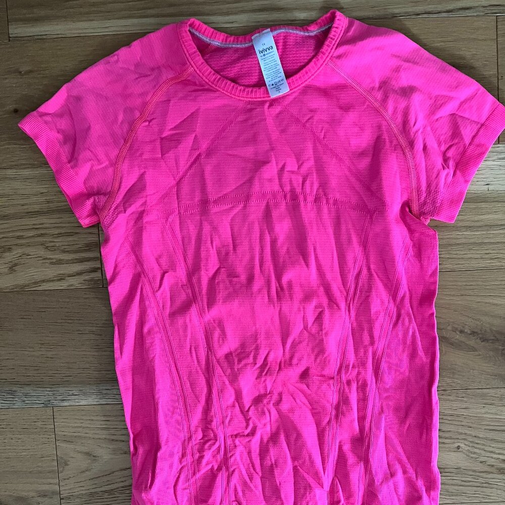 Girl's Ivivva top